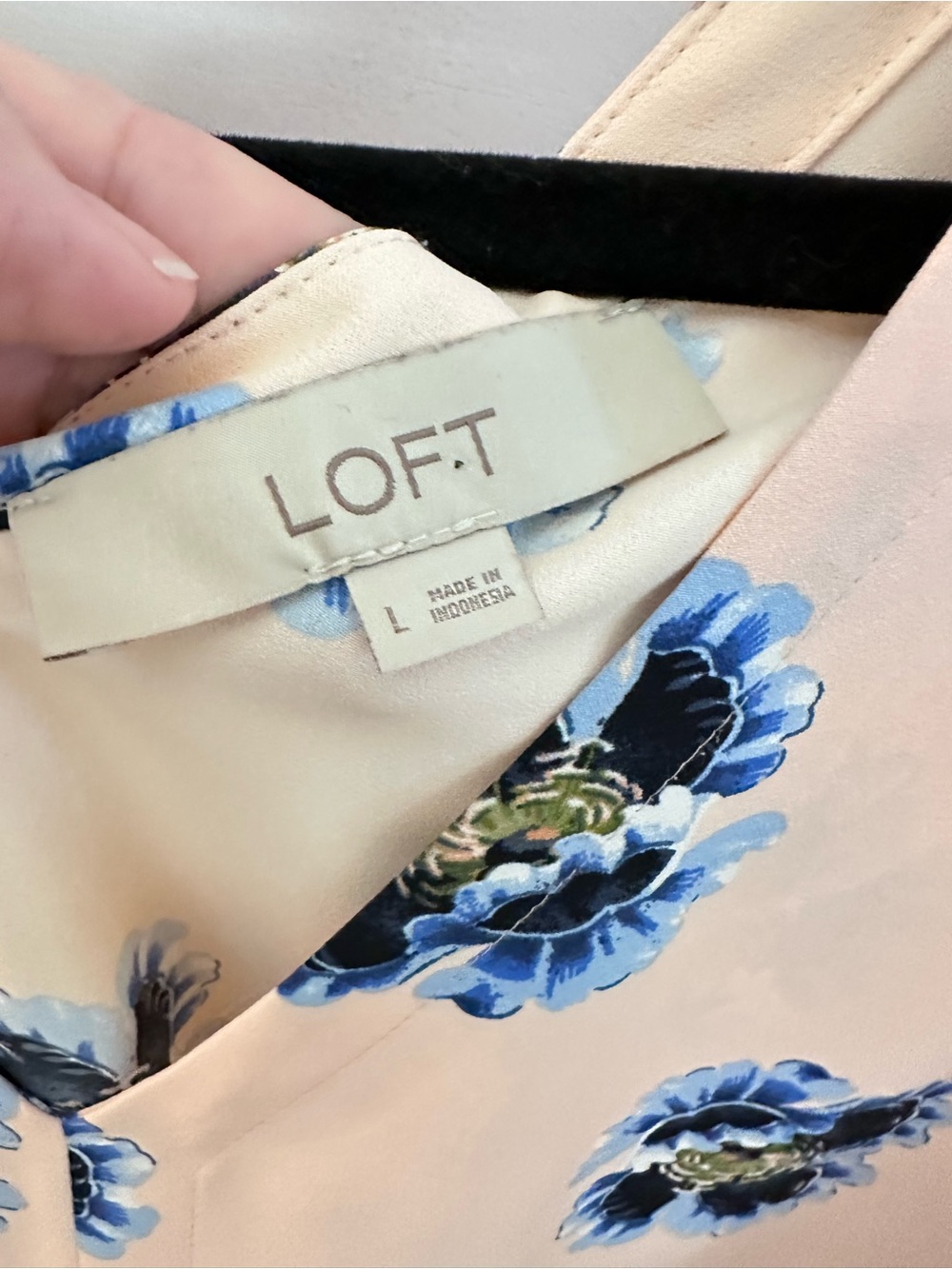 LOFT Blush Pink Blue Floral V-Neck Blouse Long Sleeve Feminine Top Large classic - Picture 5 of 11